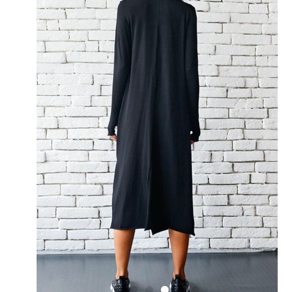 Black Oversized Maxi Dress w/ Thumb Holes - Picture 8 of 8